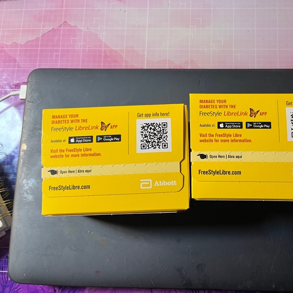 NWOT (2) FreeStyle Libre Sensor Monitoring System & (1) Libre 2 Reader - Picture 8 of 8